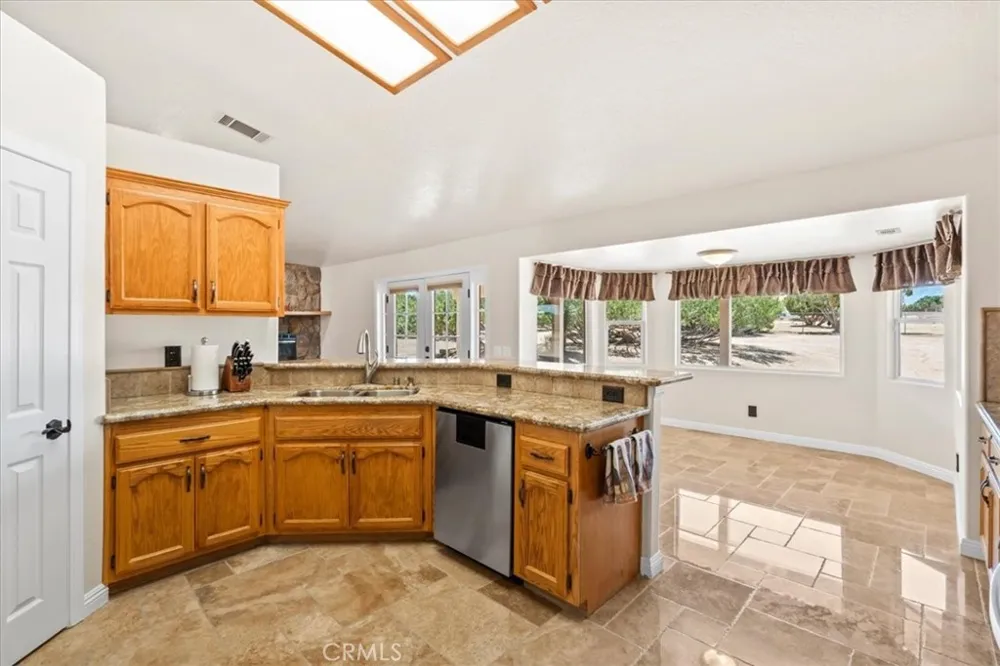 6977 kourie Way Oak Hills, CA 92344