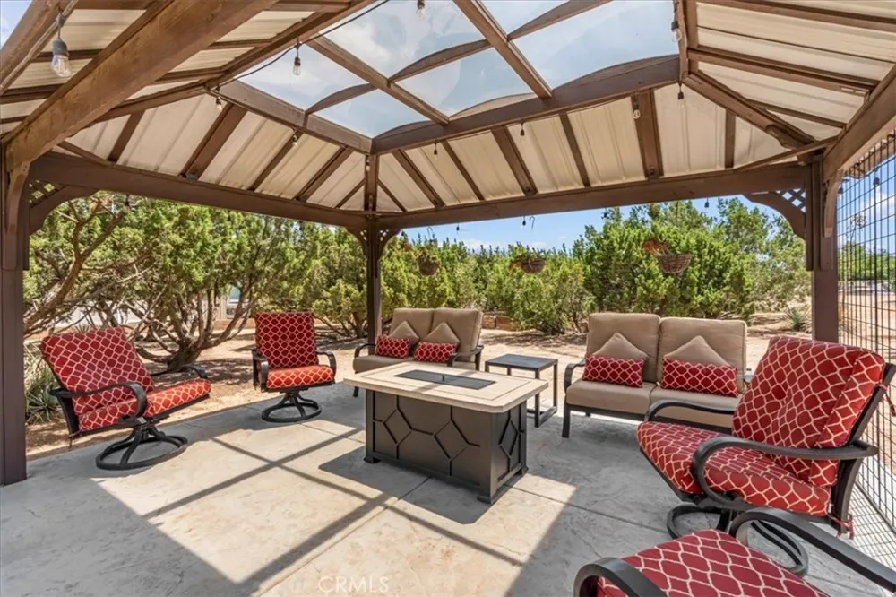 6977 kourie Way Oak Hills, CA 92344