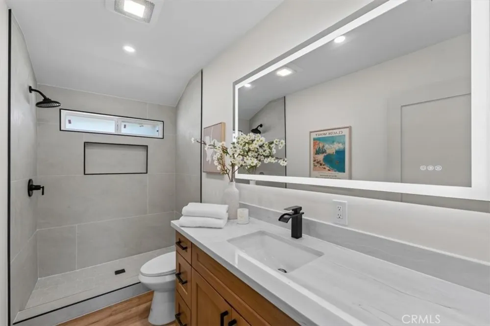 5134 Faust Lakewood, CA 90713