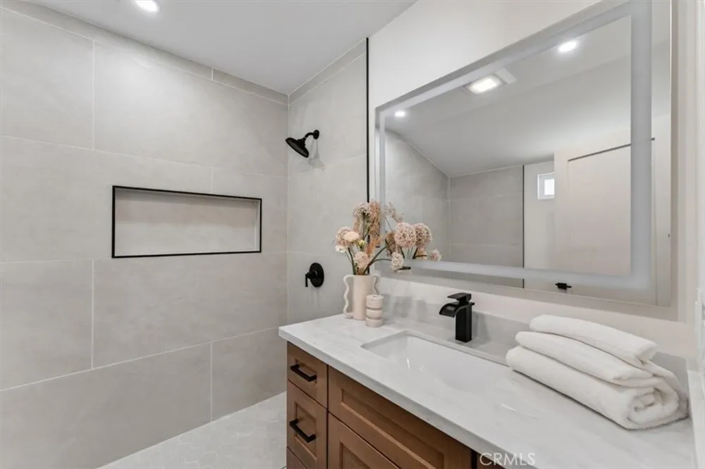 5134 Faust Lakewood, CA 90713