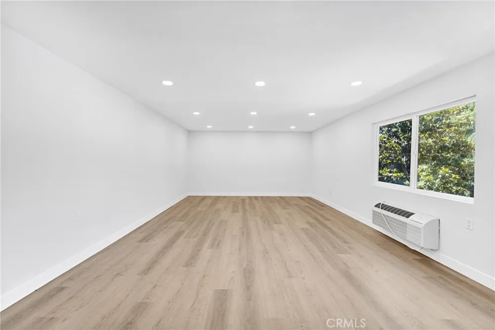 2405 Via Mariposa W Unit# 2C Laguna Woods, CA 92637