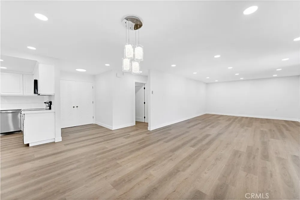2405 Via Mariposa W Unit# 2C Laguna Woods, CA 92637