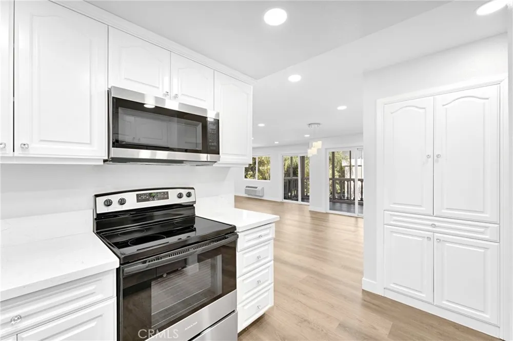 2405 Via Mariposa W Unit# 2C Laguna Woods, CA 92637