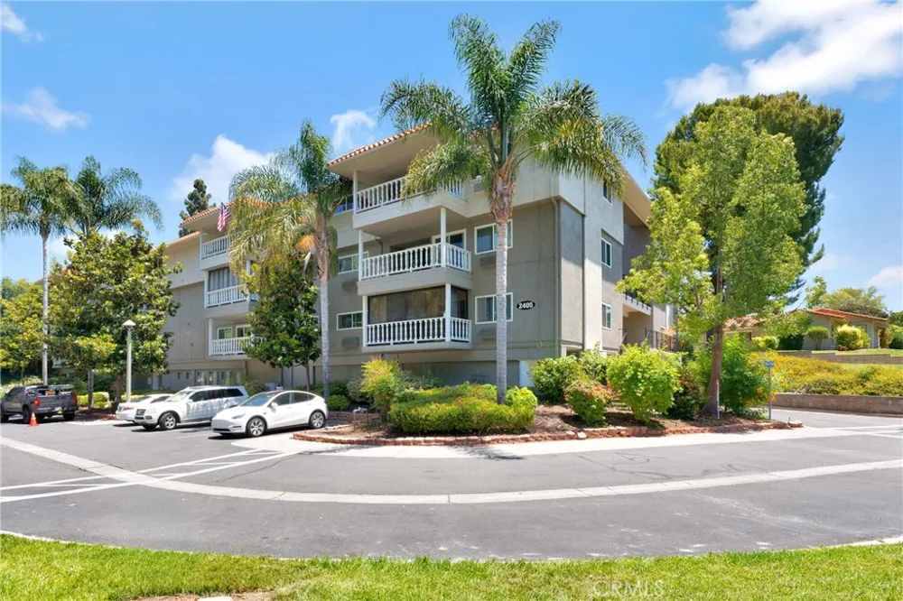 2405 Via Mariposa W Unit# 2C Laguna Woods, CA 92637