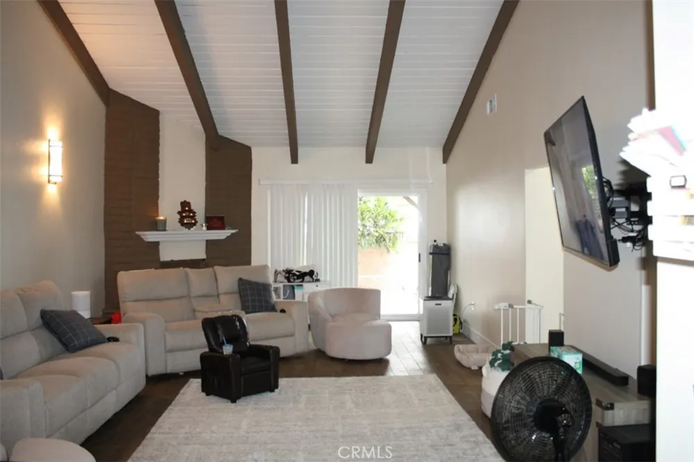 2011 W Katella #1 Anaheim, CA 92804