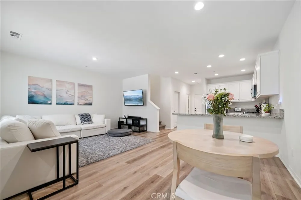 2818 E Berry Loop Privado #66 Ontario, CA 91761
