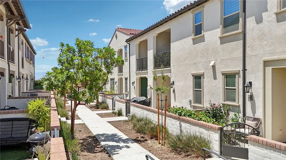 2818 E Berry Loop Privado #66 Ontario, CA 91761