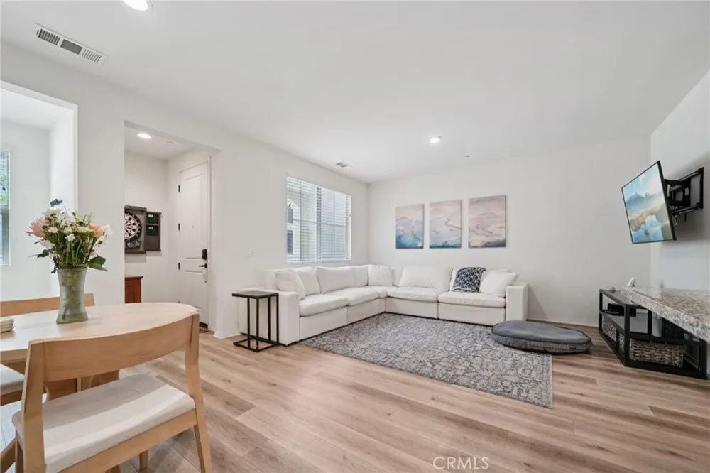 2818 E Berry Loop Privado #66 Ontario, CA 91761