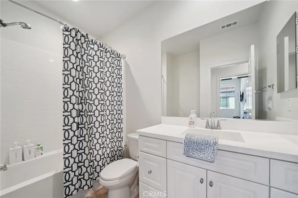 2818 E Berry Loop Privado #66 Ontario, CA 91761