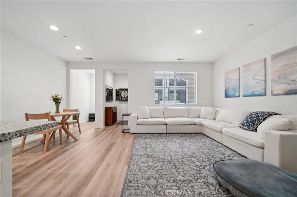 2818 E Berry Loop Privado #66 Ontario, CA 91761