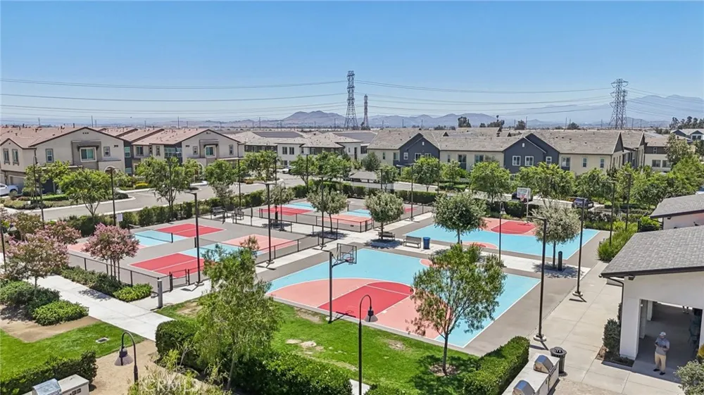 2818 E Berry Loop Privado #66 Ontario, CA 91761