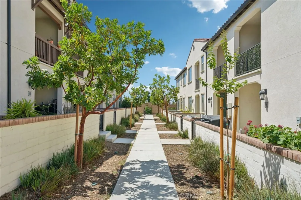 2818 E Berry Loop Privado #66 Ontario, CA 91761