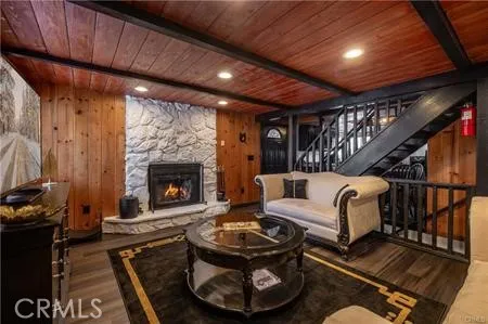 33417 Cedar Dr Arrowbear, CA 92382