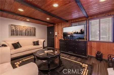 33417 Cedar Dr Arrowbear, CA 92382