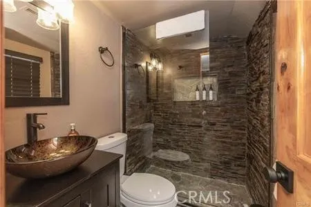 33417 Cedar Dr Arrowbear, CA 92382