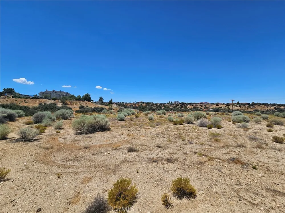 10735 Ranchero Oak Hills, CA 92344