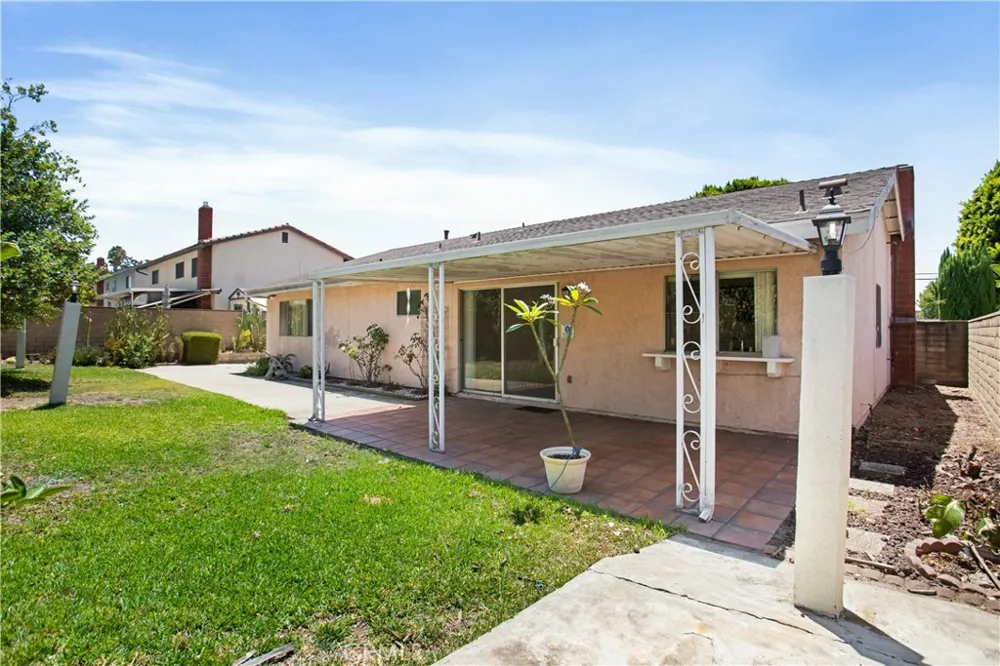 127 E Juanita Glendora, CA 91740