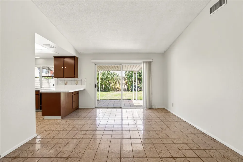 127 E Juanita Glendora, CA 91740