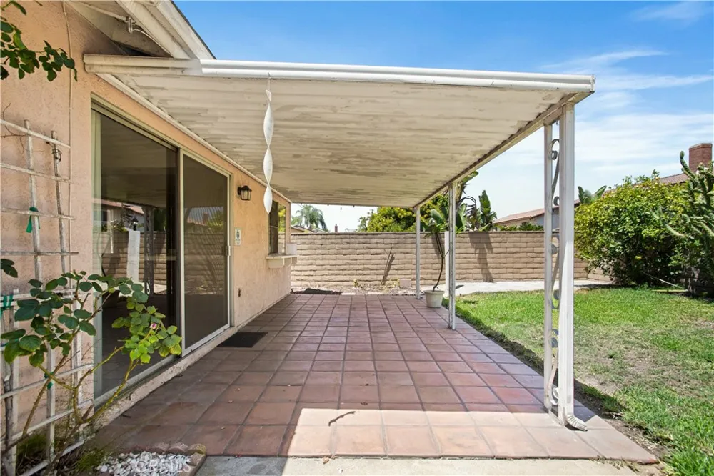 127 E Juanita Glendora, CA 91740