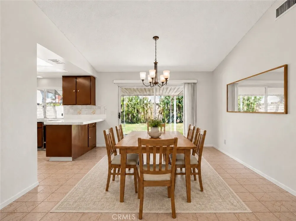 127 E Juanita Glendora, CA 91740