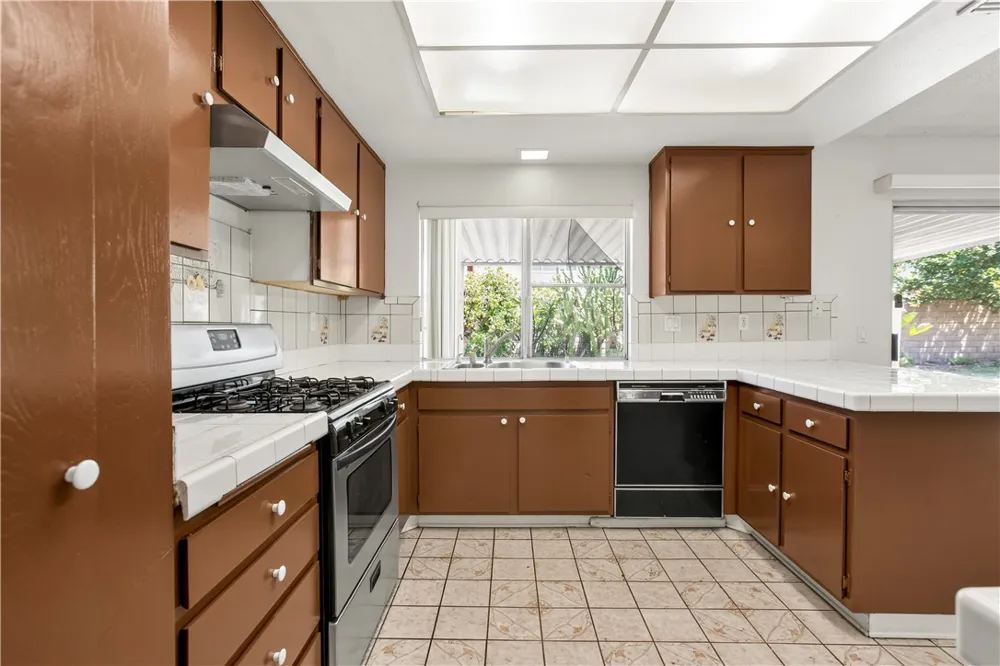 127 E Juanita Glendora, CA 91740