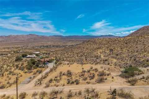 58701 Los Coyotes