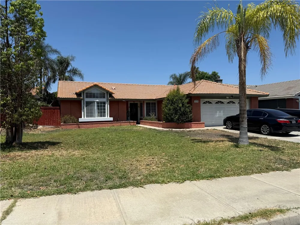 2420 W Sunrise Drive Rialto, CA 92377