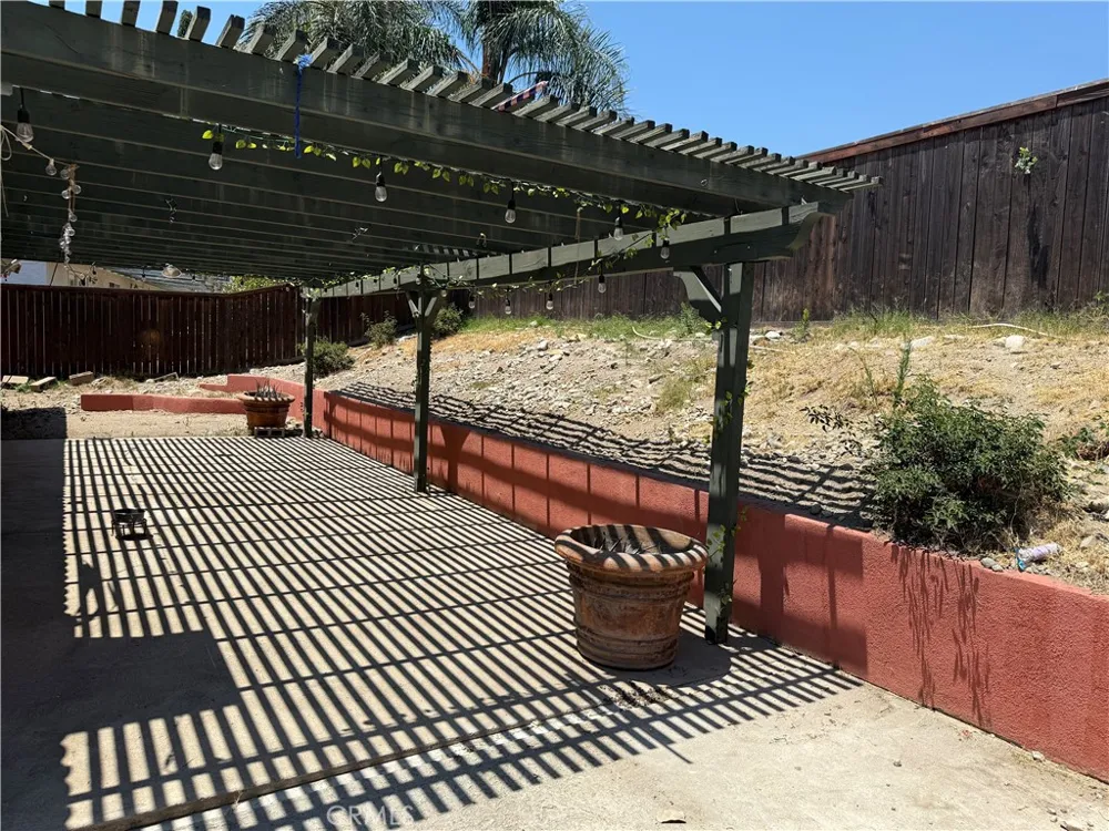 2420 W Sunrise Drive Rialto, CA 92377