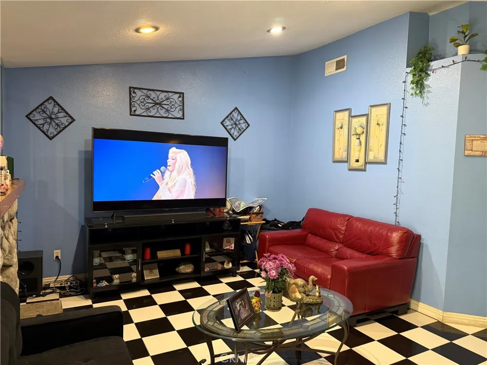 2420 W Sunrise Drive Rialto, CA 92377