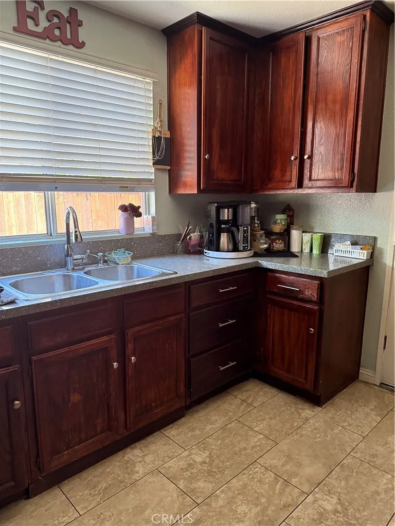 2420 W Sunrise Drive Rialto, CA 92377