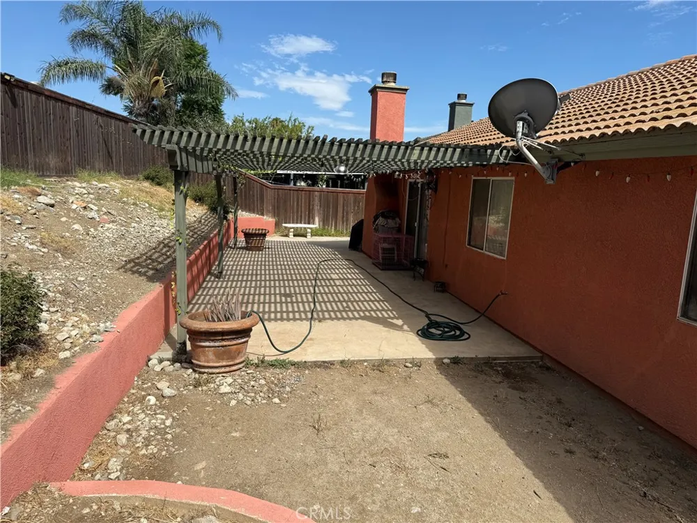 2420 W Sunrise Drive Rialto, CA 92377