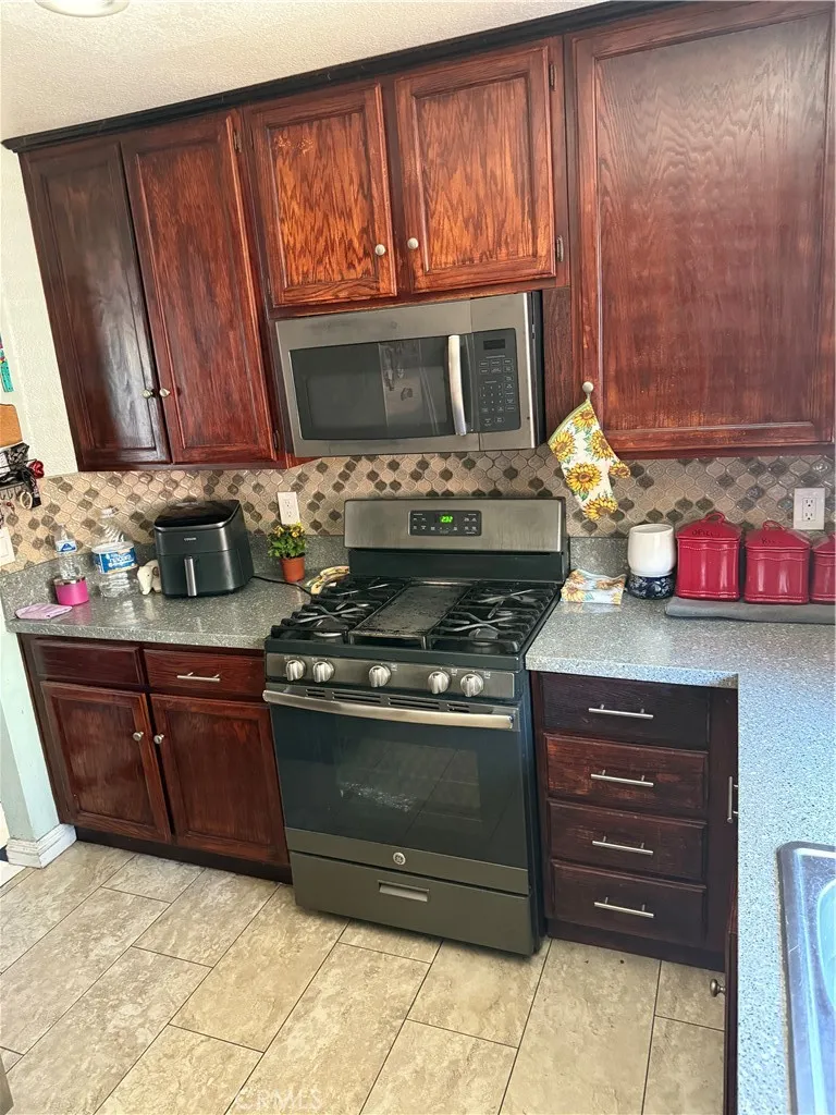 2420 W Sunrise Drive Rialto, CA 92377