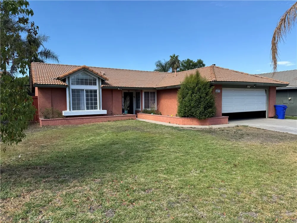 2420 W Sunrise Drive Rialto, CA 92377