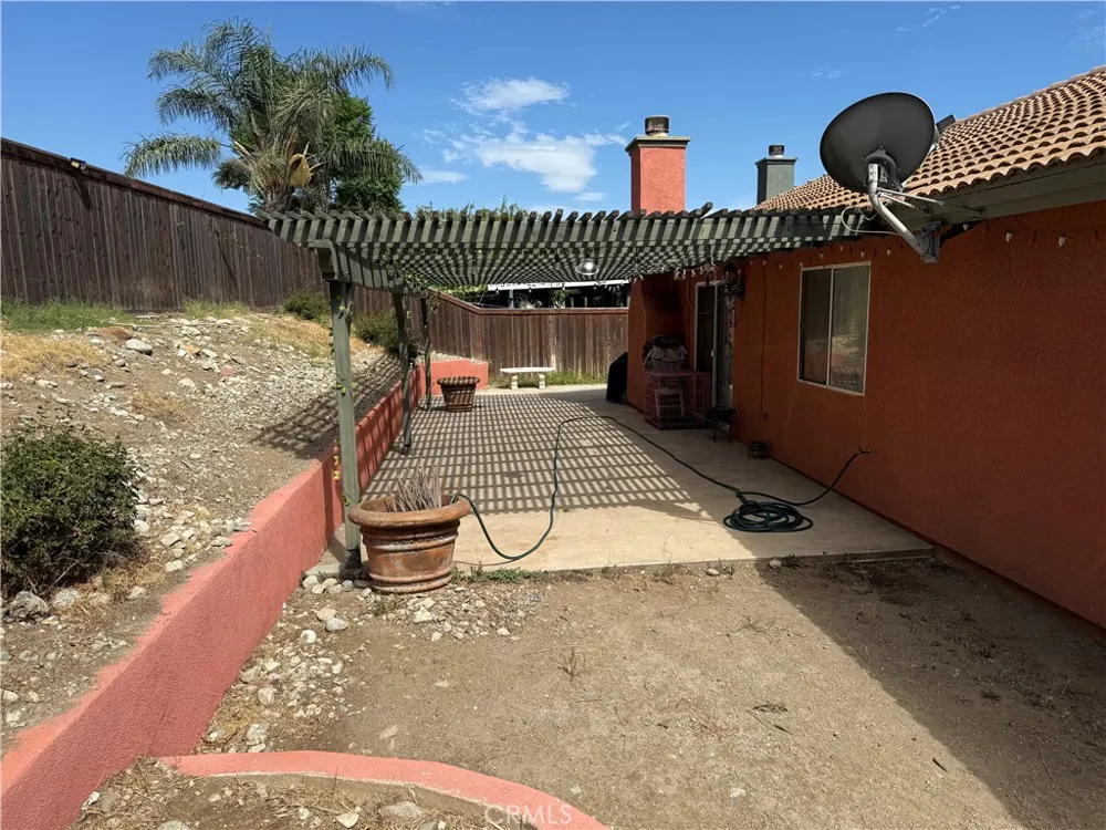 2420 W Sunrise Drive Rialto, CA 92377