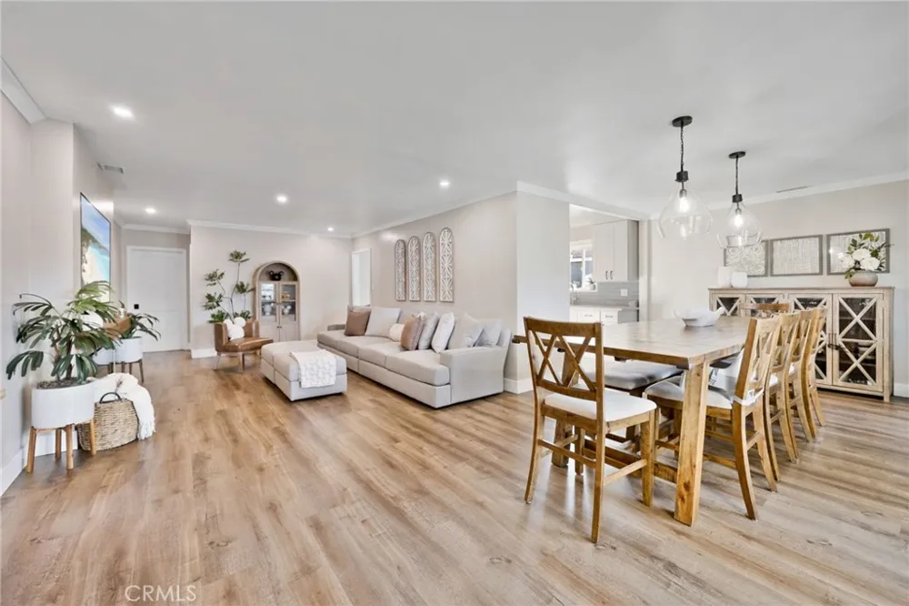 10430 Thienes South El Monte, CA 91733