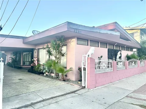 3241 Santa Ana
