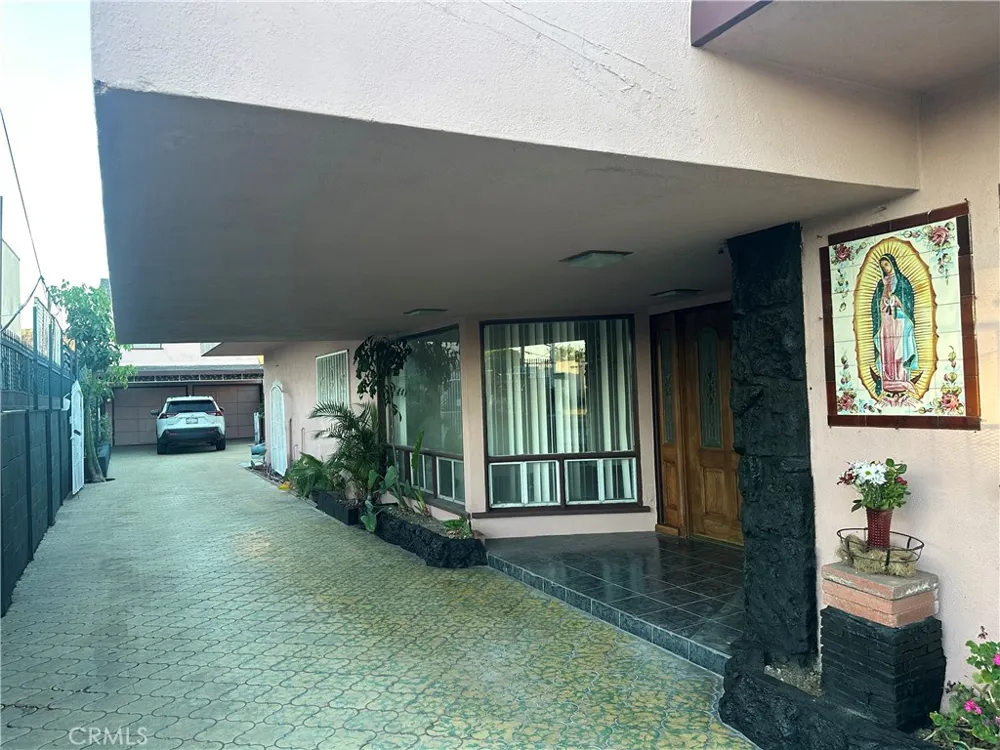 3241 Santa Ana Huntington Park, CA 90255