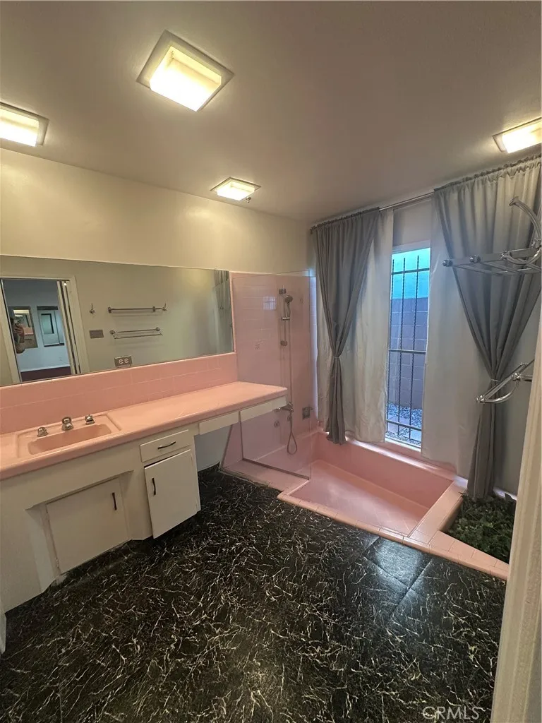 3241 Santa Ana Huntington Park, CA 90255