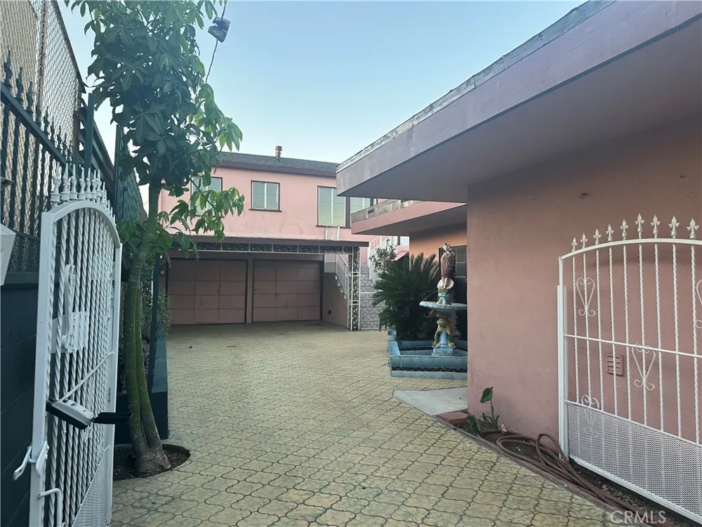 3241 Santa Ana Huntington Park, CA 90255