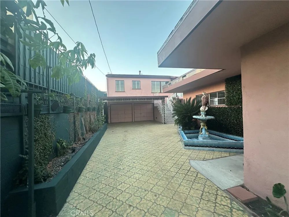 3241 Santa Ana Huntington Park, CA 90255