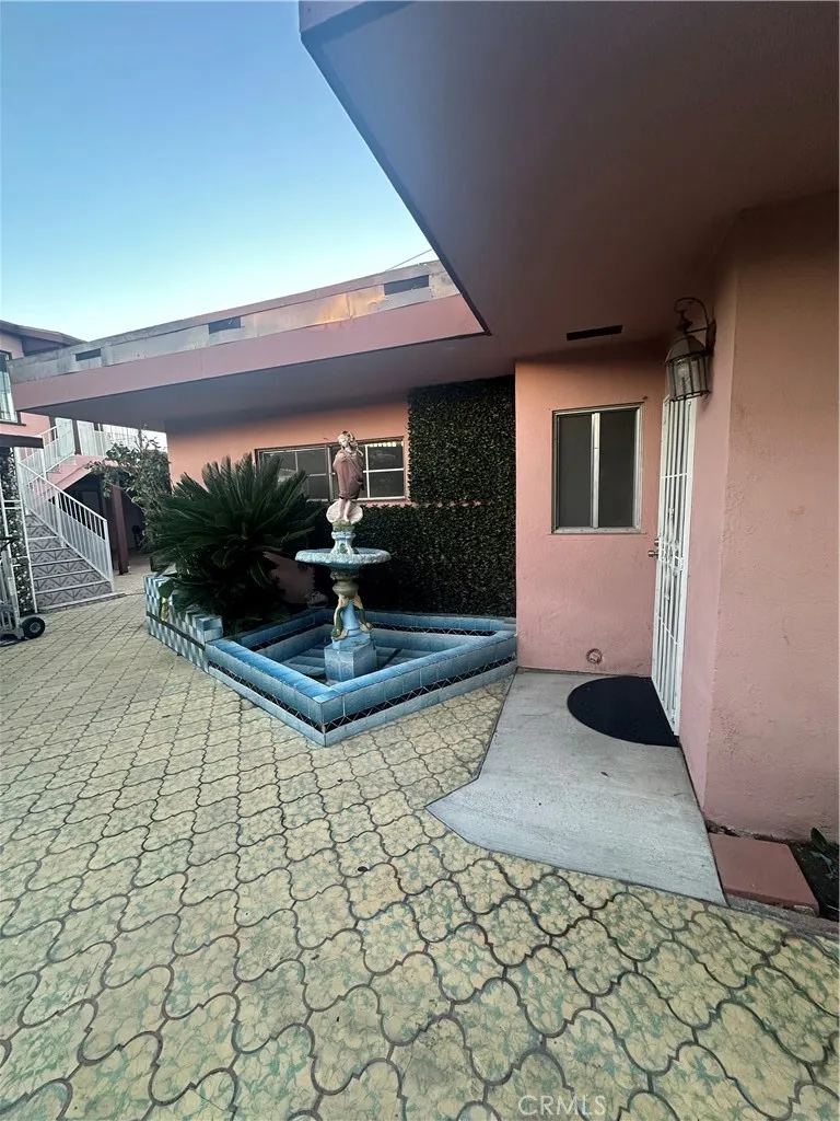 3241 Santa Ana Huntington Park, CA 90255