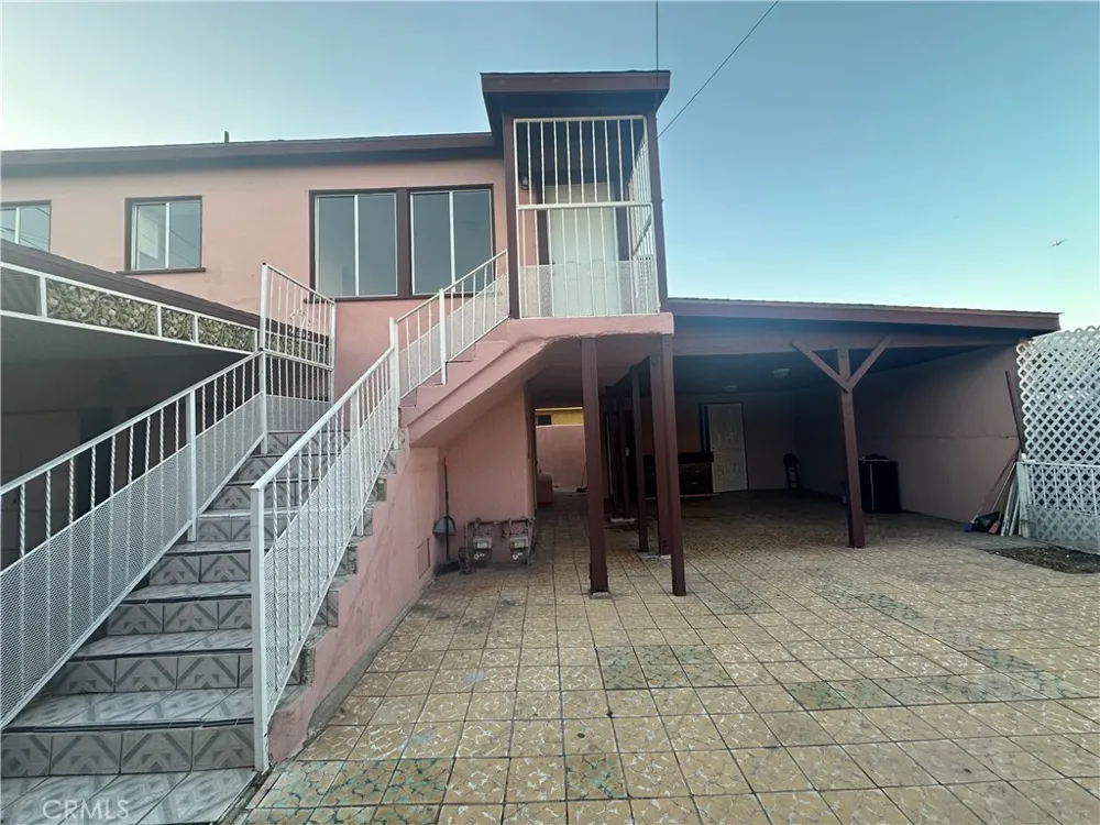 3241 Santa Ana Huntington Park, CA 90255