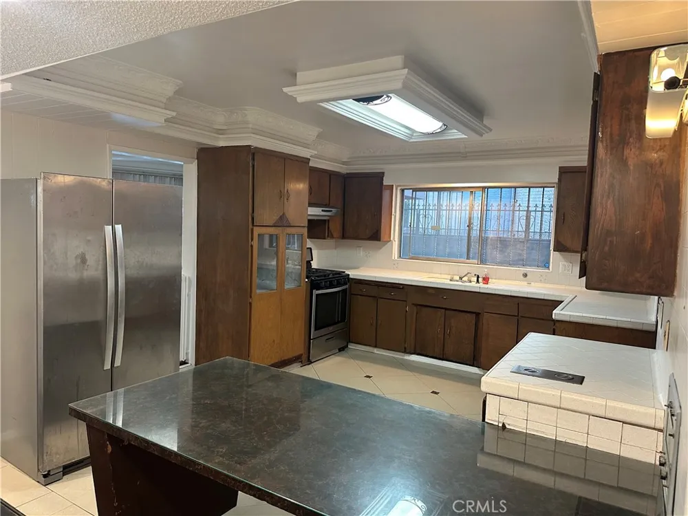 3241 Santa Ana Huntington Park, CA 90255