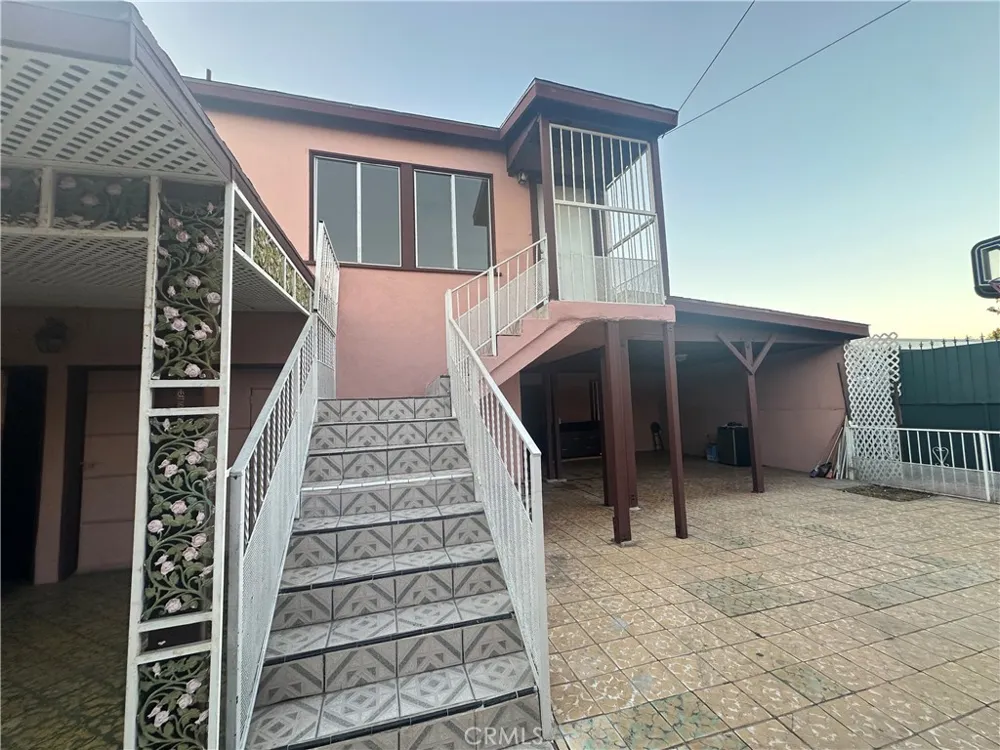 3241 Santa Ana Huntington Park, CA 90255