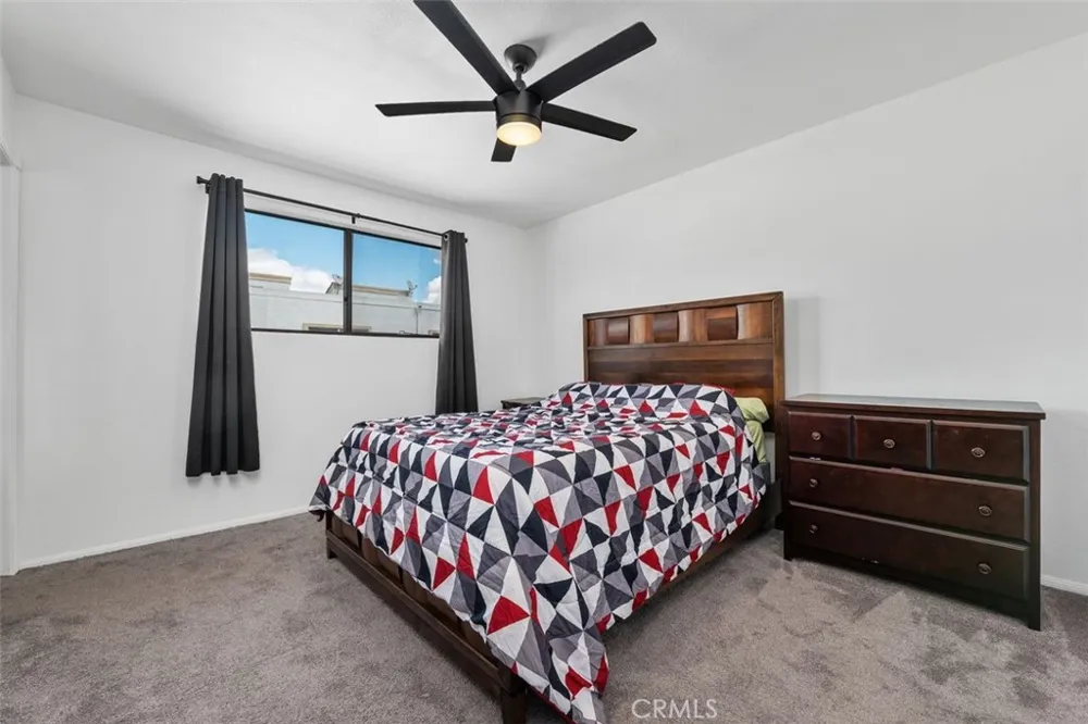 18415 Collins Tarzana, CA 91356