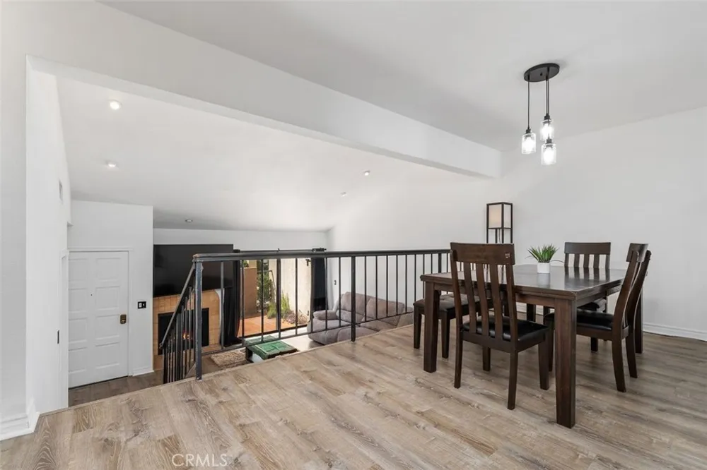 18415 Collins Tarzana, CA 91356