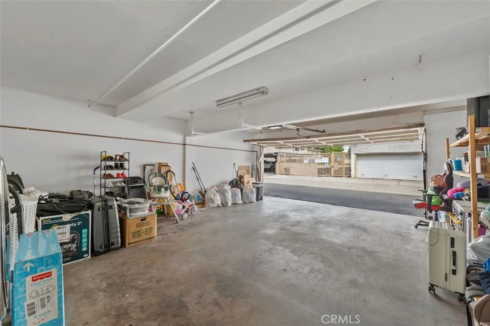 18415 Collins Tarzana, CA 91356