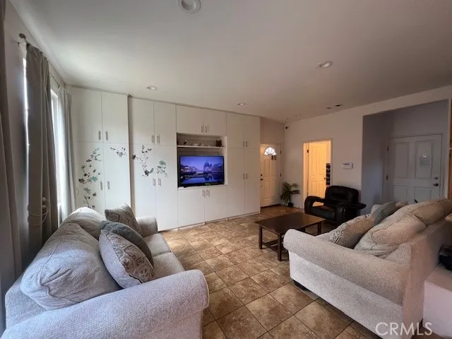 13280 Dronfield Avenue #19 Sylmar, CA 91342