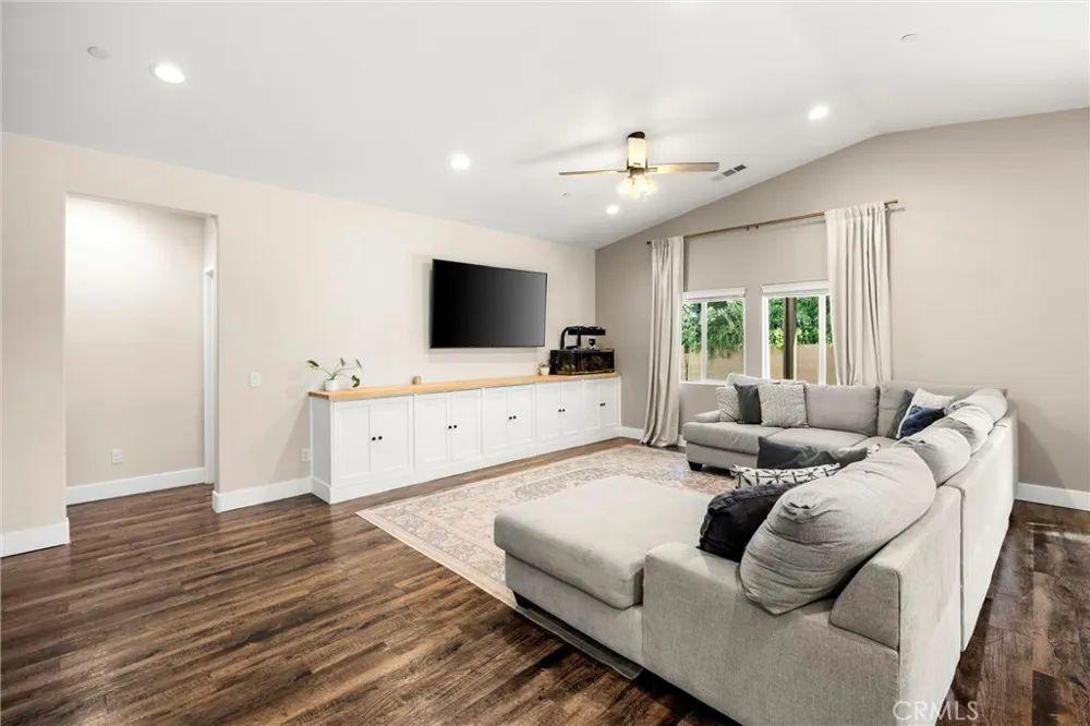 229 Country Club Calimesa, CA 92320