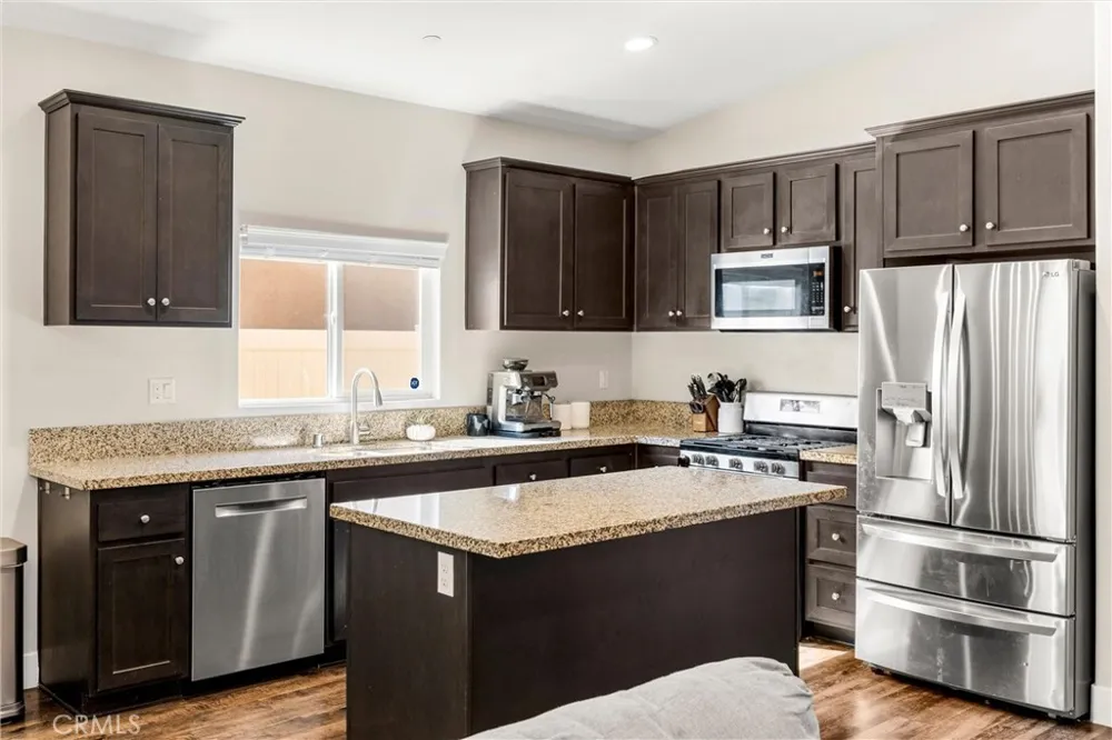 229 Country Club Calimesa, CA 92320